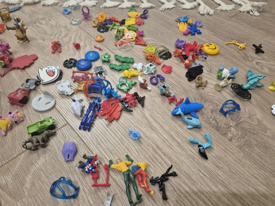 Всё из киндер сюрприз