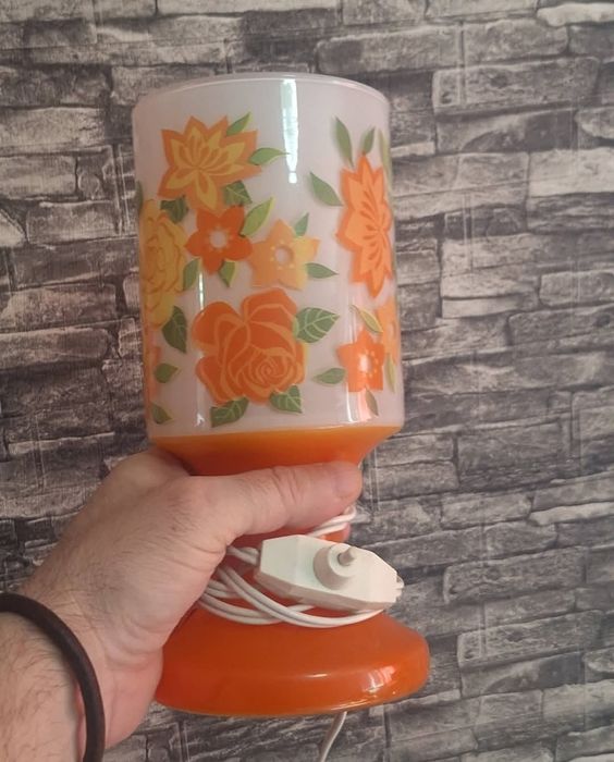 Frumoasă lampă de masă,din sticla anii 1970.