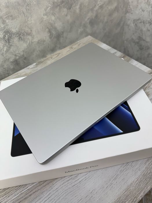 MacBook M2 pro 14inch 16/512 GB SSD
