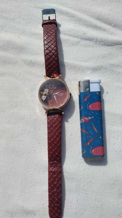 Дамски часовник с пчела