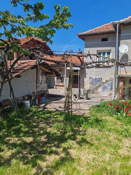 Самостоятелна къща в село Бериево,община Севлиево