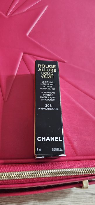 Ruj lichid mat Chanel Rouge Allure Liquid Velvet 208 Hypnotisante, NOU