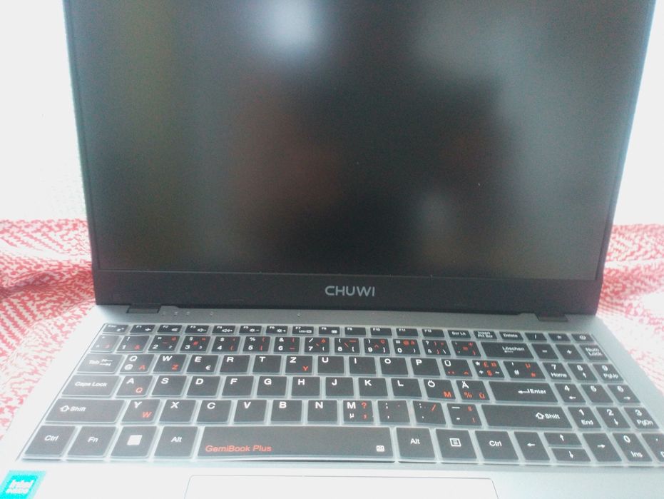 Laptop chuwi gemenibook plus