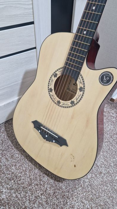 Gitara akustik 700.000 so'm