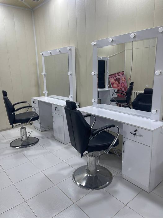 Салони жихозлари сотилади.