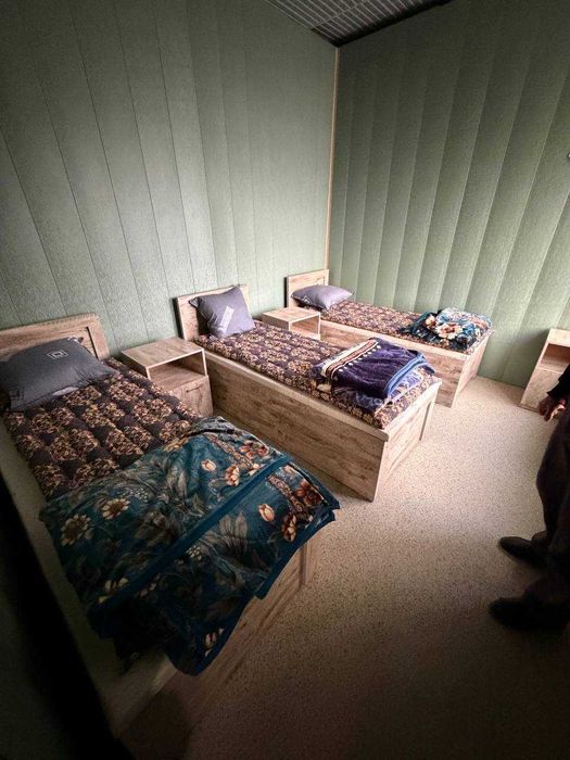 Бир кишилик спалний,томбочка,курпача, адял, естик, пакревал билан комп