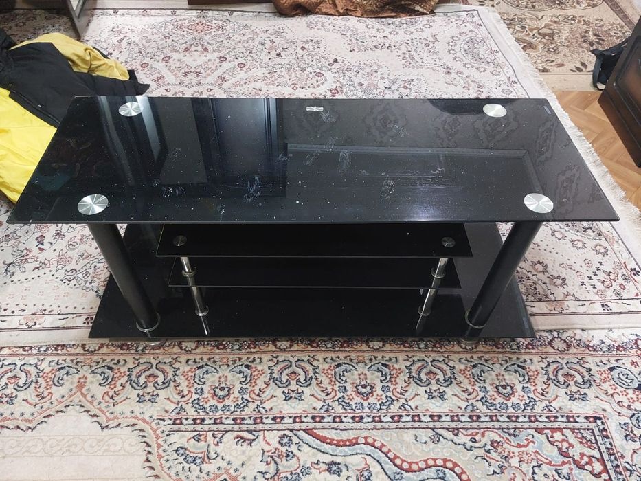Продам тумбу под телевизор