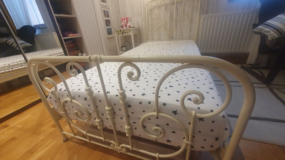 vand pat o persoana de fier forjat