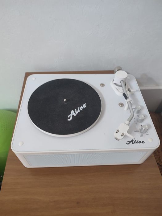 Проигрыватель винила Alive Neoteric