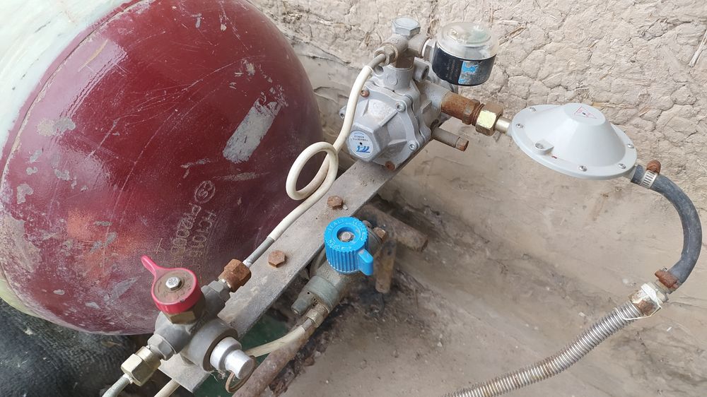 Sirdaryo metan gaz balon kapron srochna xolati zor. Reduktori bor!!!