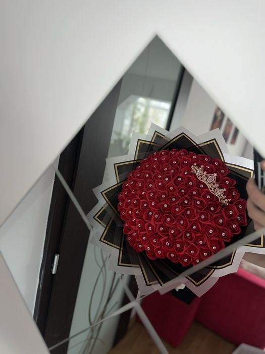 Buchet 101 trandafiri + diamante + coronita