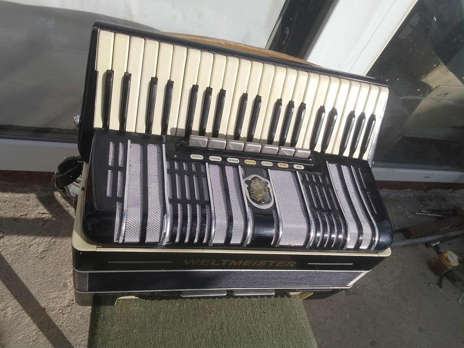 Акордеон Велтмеистер 120