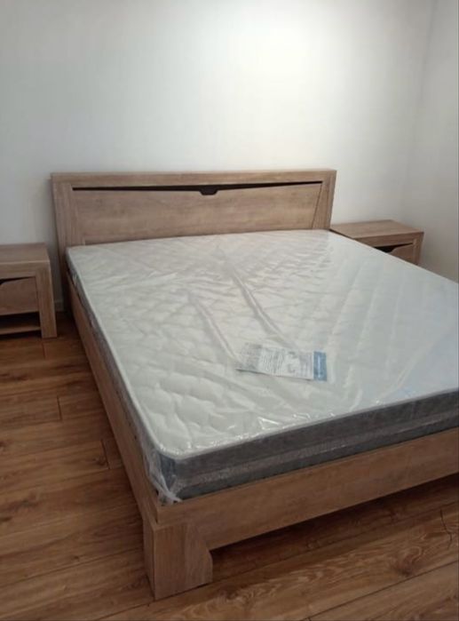 Двуспальная кровать