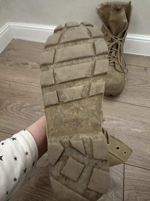 военные ботинки.