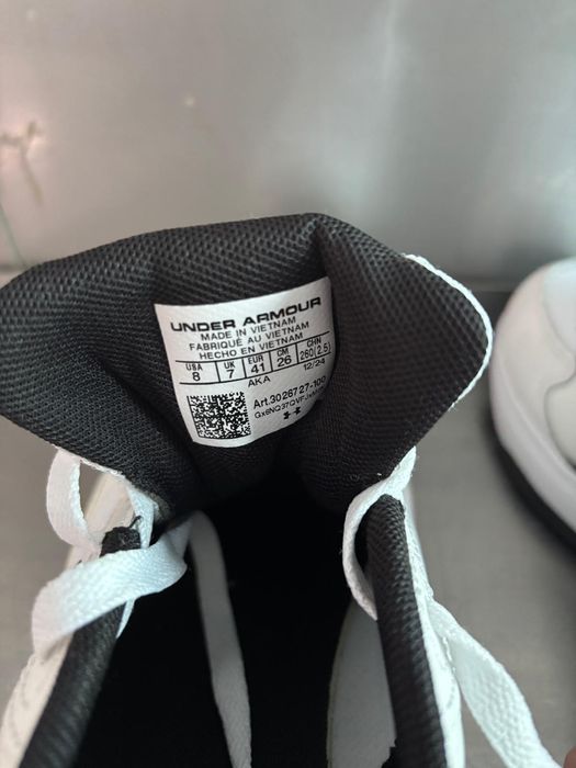 Adidași Under Armour Charged  noi