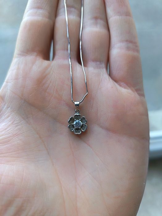 Продавам сребърно колие