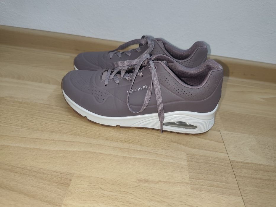 Adidasi roz Skechers m. 39,5