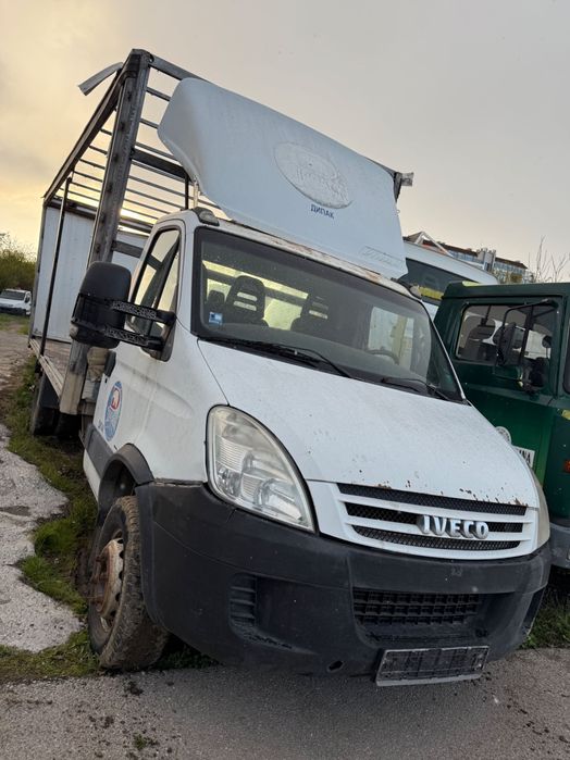 Продава се каросерия от ивеко дейли 6.10х2.25 тристранна щора