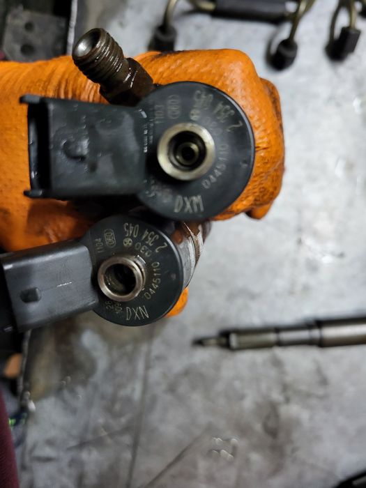 Injectoare bmw e46 2.0d+pompa inalta presiune