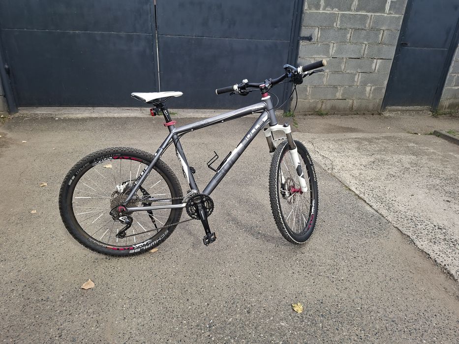 Bicicleta Bulls, frane hidraulice 
Furca telescopica, maneta blocaj