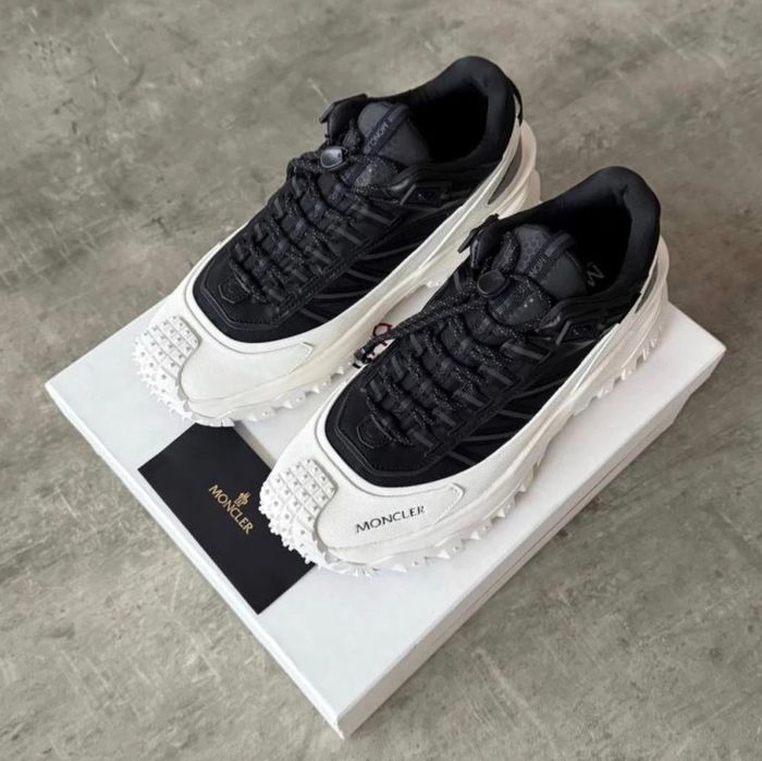 Mnclr "Black/White"