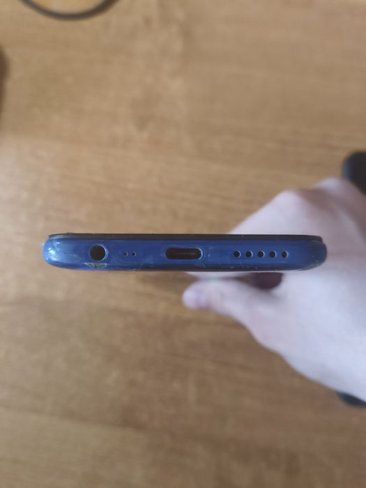 продам телефон Redmi 8