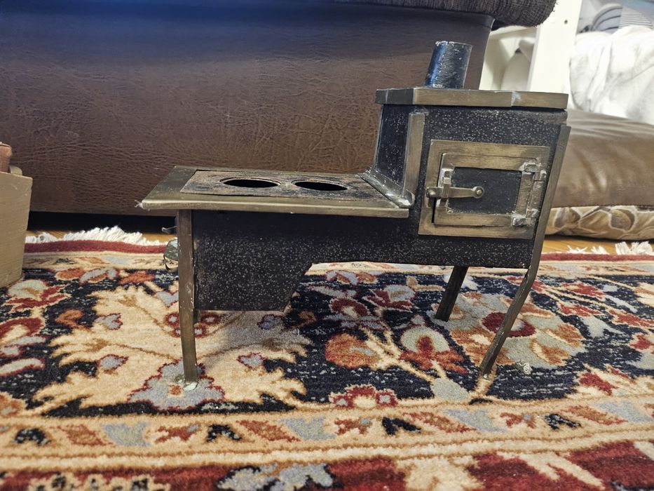 Vand mobilier păpuși foarte vechi