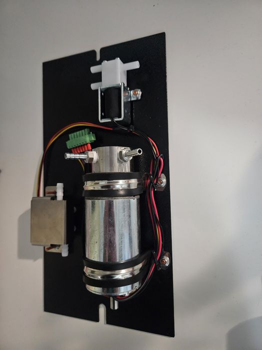 Pompa electrica pentru lichid cu electrovalva