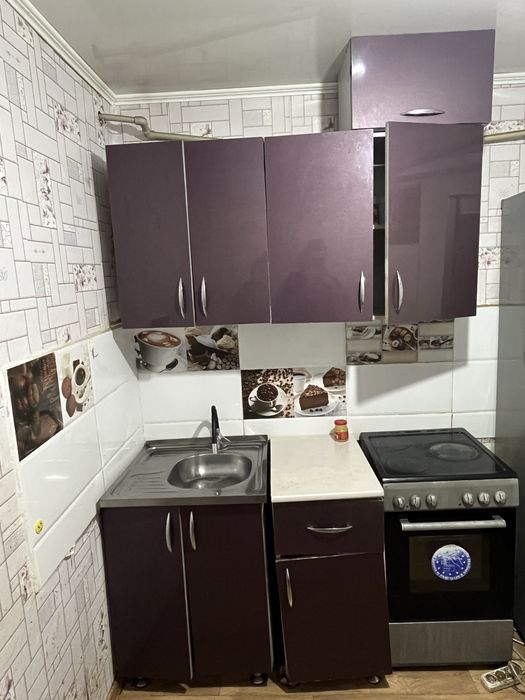 Продам прихожку и кухенный гарнитуру