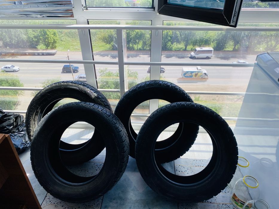 Продам шины 215/60R16