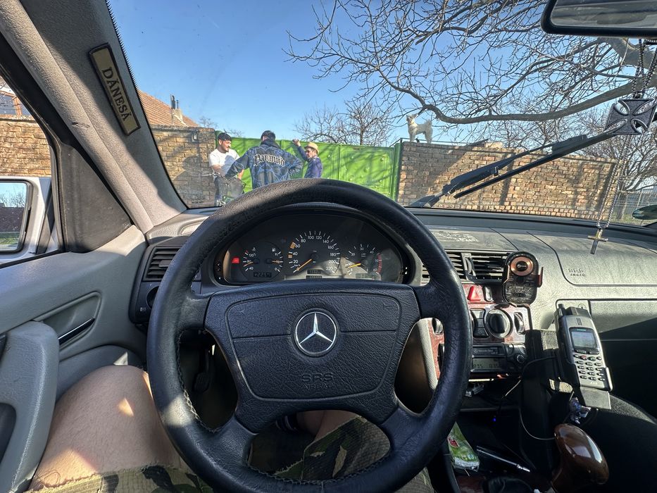 vand sau schimb mercedes w202