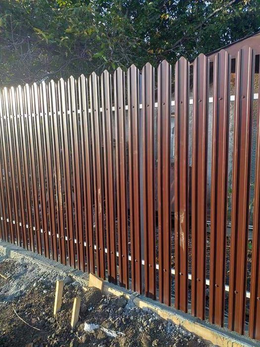 Garduri din sipca metalica si porti de diferite modele si dimensiuni