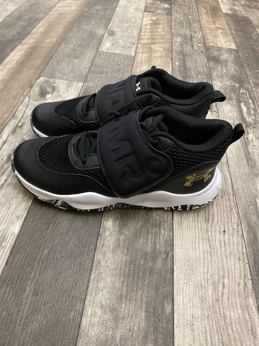 Adidasi Under Armour
