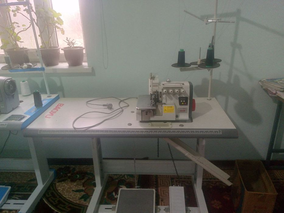 Averlok mashinasi sotiladi