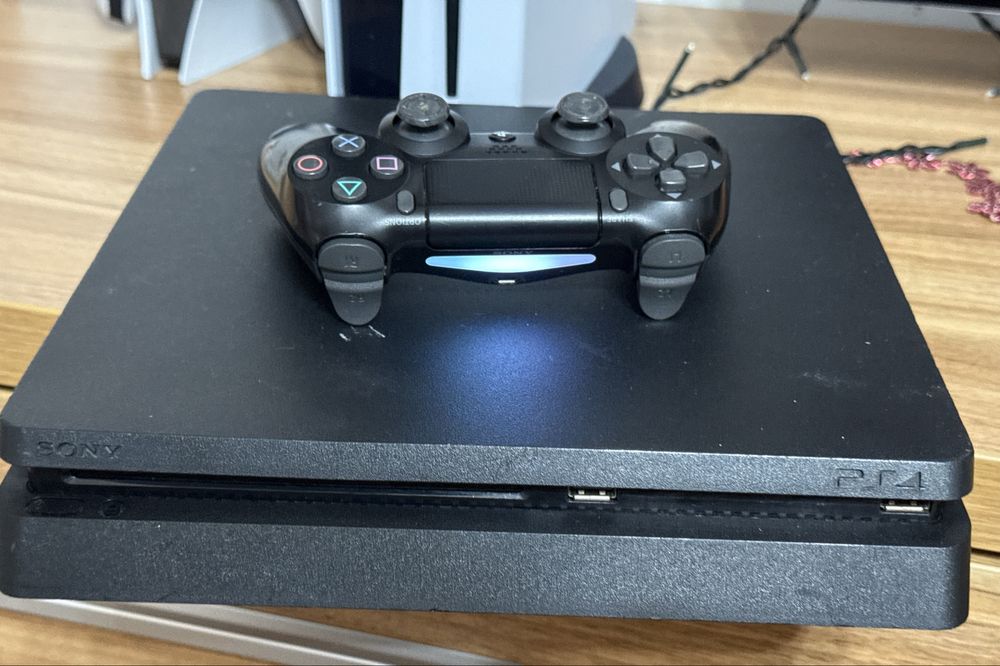 PS4 Slim 1 TB - Sony PlayStation 4