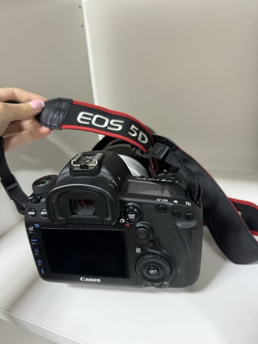 Aparat Canon EOS 5D mark IV si 2 obiective