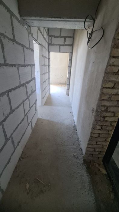 Продаётся 2х комнатная квартира на 5этаже. Кирпичный новый дом 52м².
О