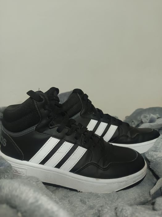 Adidași negri cu alb, mărimea 36