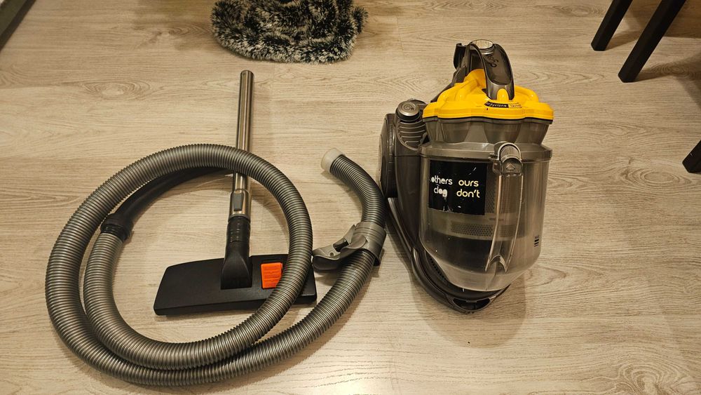Прахосмукачка Dyson DC19, професионално профилактирана