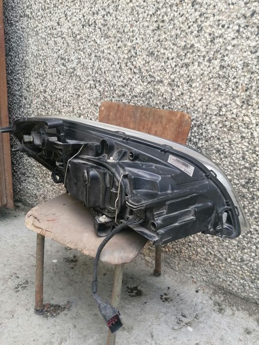 Продавам ляв фар