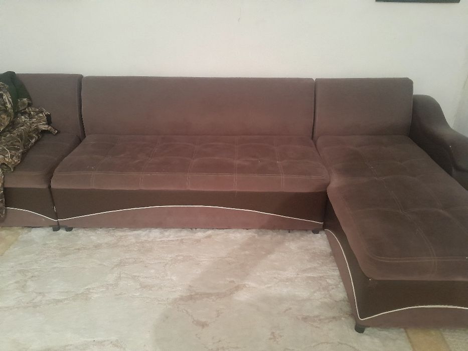 Диван сатылады гостини