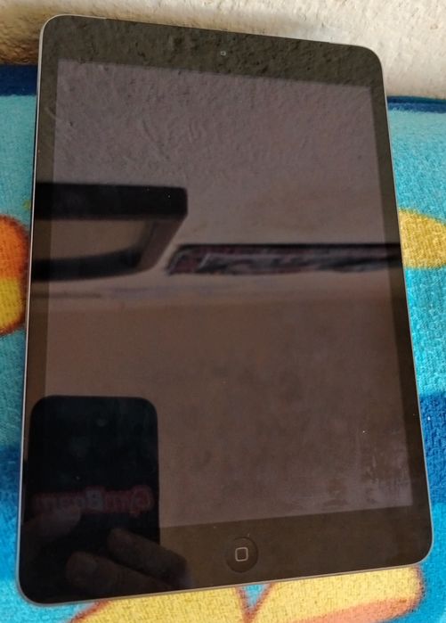 Продавам ipad mini 2