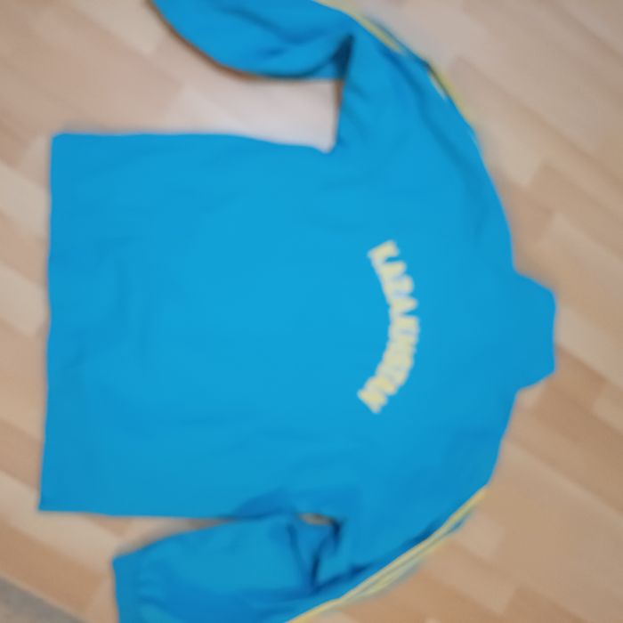 В продаже спортивнвй костюм