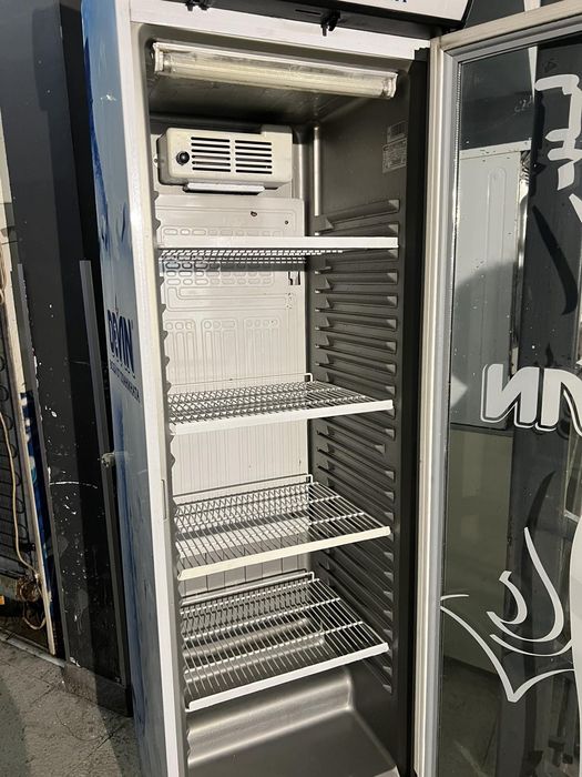 Хладилна витрина