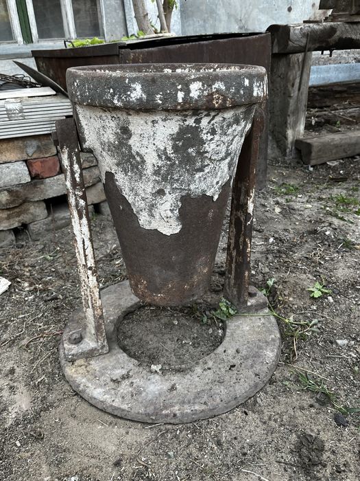 Урна чугунная советская