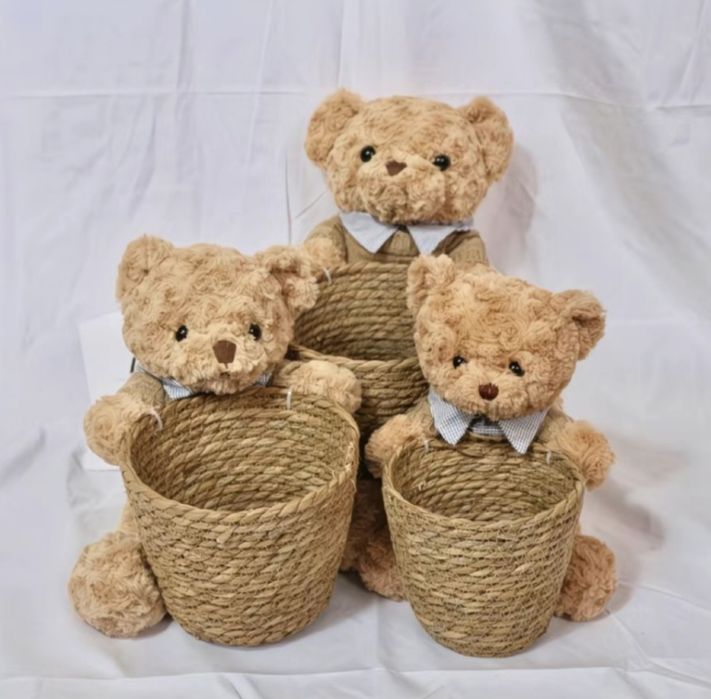 Плюшевый мишка с корзиной