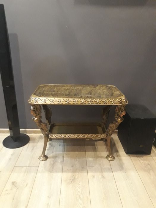 Стол журнальный интерьерный