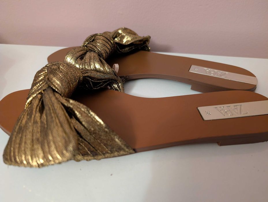 Дамски златисти чехли Zara