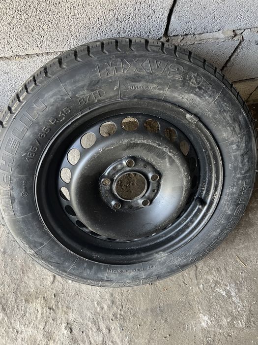 Одно колеса запаска.