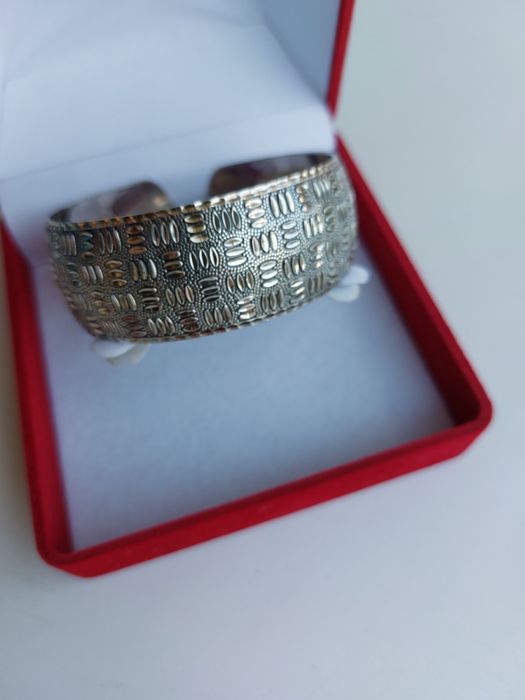 Серебряный браслет.